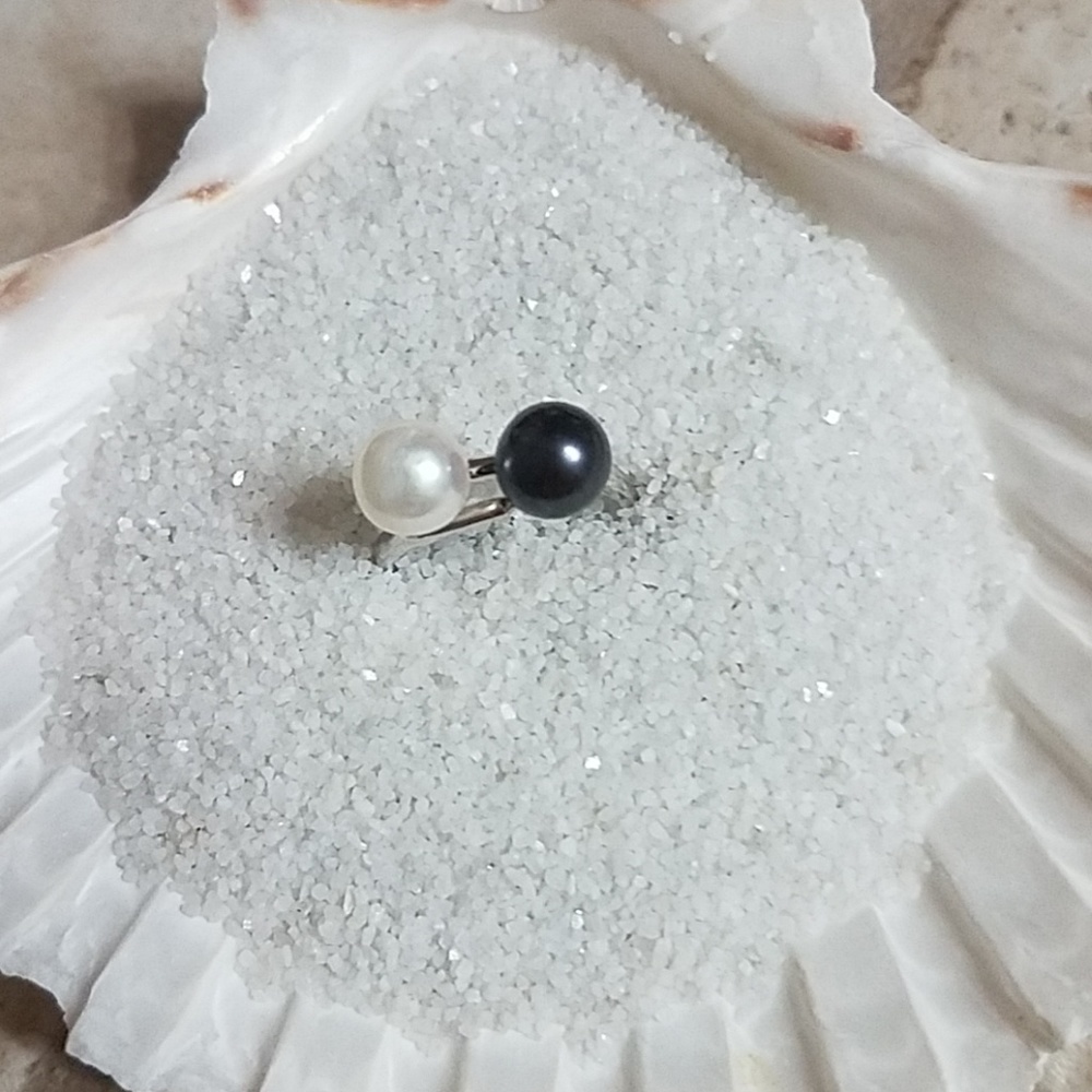 Cultured pearl Bypass ring, size 7